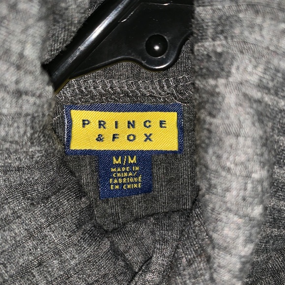 Prince and fox turtleneck - Picture 4 of 4